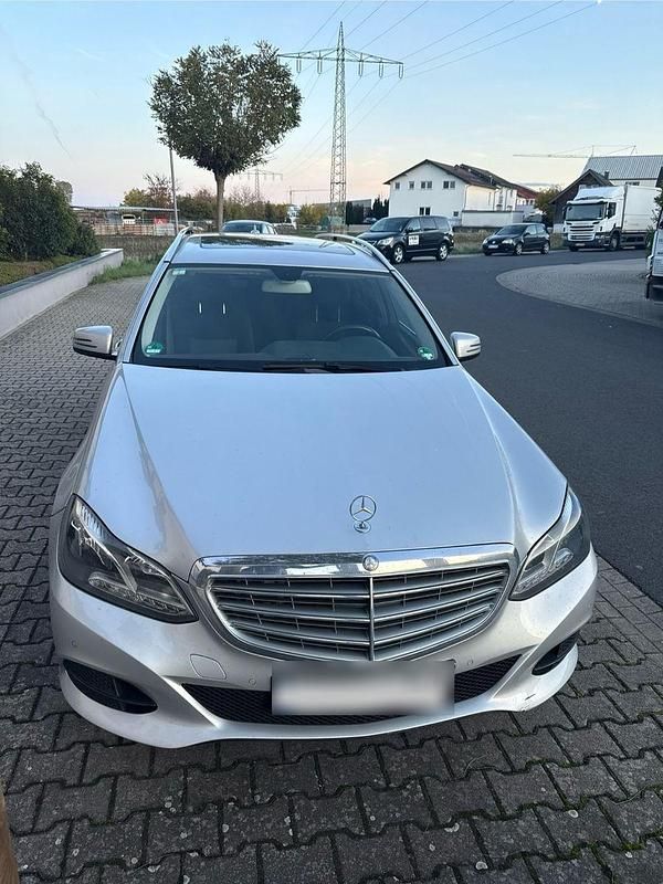 Gebraucht Mercedes E220 170 PS (125 kW) 2015 Silber Kombi