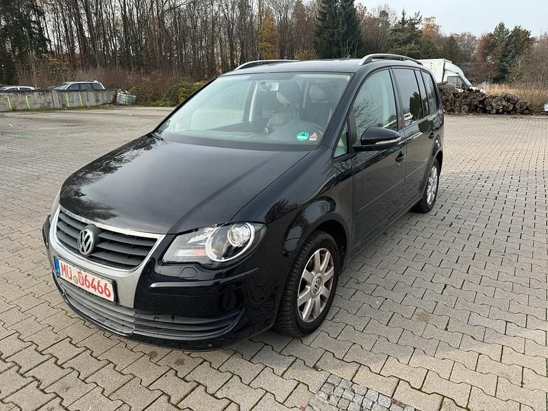 Schwarz Gebraucht 2010 VW Touran Freestyle Van / Kleinbus | 2.200 € (Guter Preis) - Bild 1/4