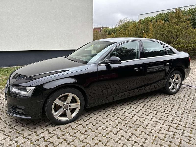 Gebraucht Audi A4 Attraction 143 PS (105 kW) 2012 Schwarz Limousine