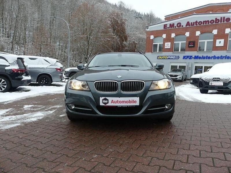 Gebraucht BMW 318 143 PS (105 kW) 2012 Grau Kombi
