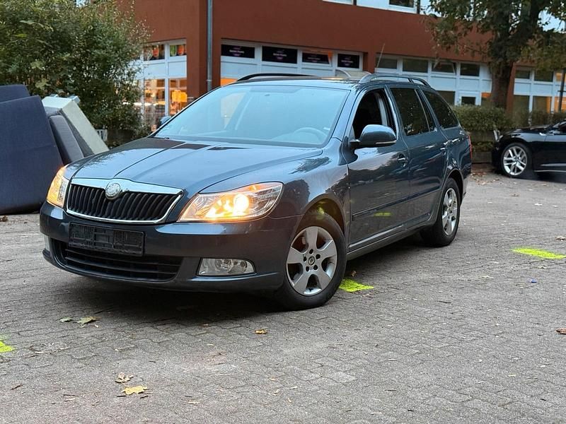 Grau Gebraucht 2010 Skoda Octavia Kombi | 3.600 € (Guter Preis) - Bild 1/4