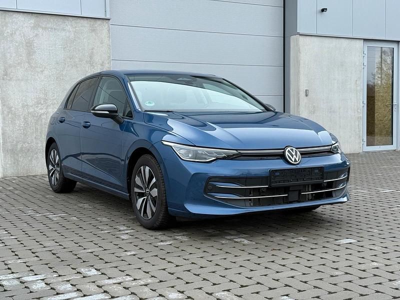 Gebraucht VW Golf VIII 150 PS (110 kW) 2025 Blau Kleinwagen