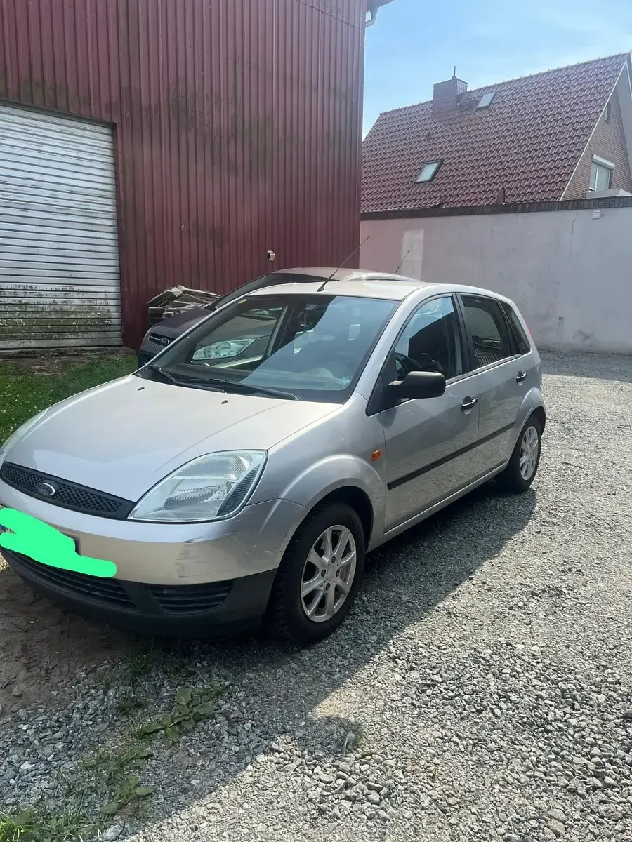 Gebraucht Ford Fiesta 68 PS (50 kW) 2004 Silber Kleinwagen