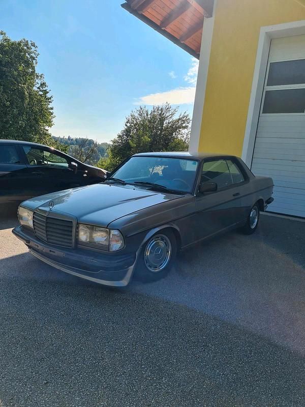 Gebraucht 1984 Mercedes E230 Coupé | 10.499 € - Bild 1/4