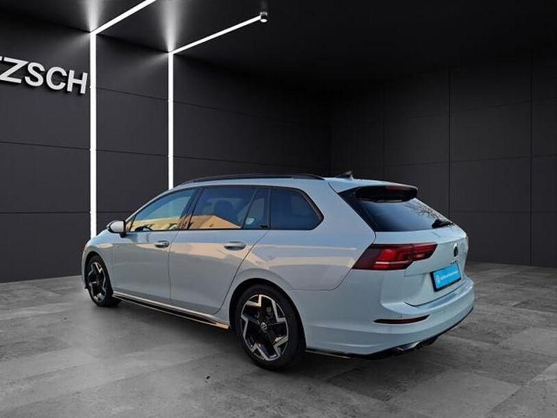 Gebraucht VW Golf VIII R-line 150 PS (110 kW) 2025 Crystal ice blue metallic Kombi