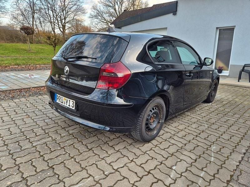 Gebraucht BMW 116 122 PS (89 kW) 2009 Schwarz Kleinwagen