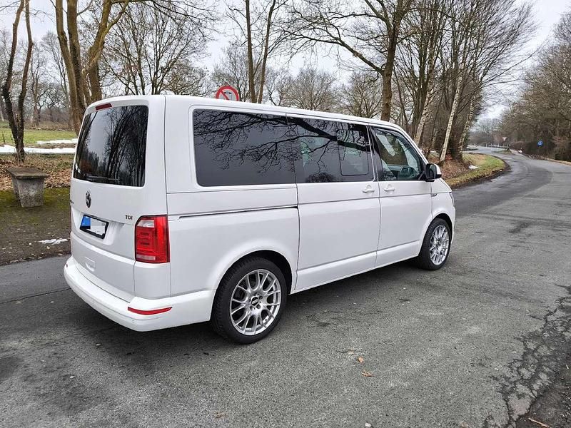 Gebraucht VW Multivan Comfortline 150 PS (110 kW) 2018 Weiß Van / Kleinbus