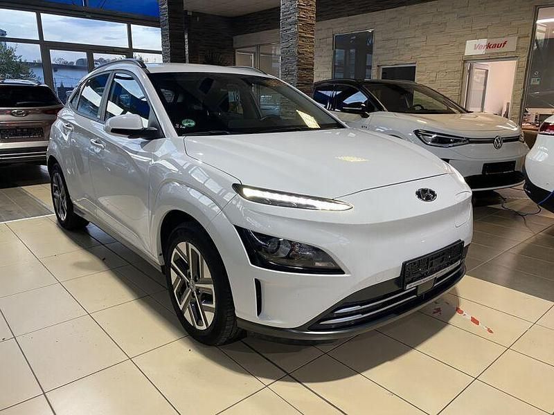 Weiß Gebraucht 2021 Hyundai Kona Select SUV | 15.000 € (Guter Preis) - Bild 1/4