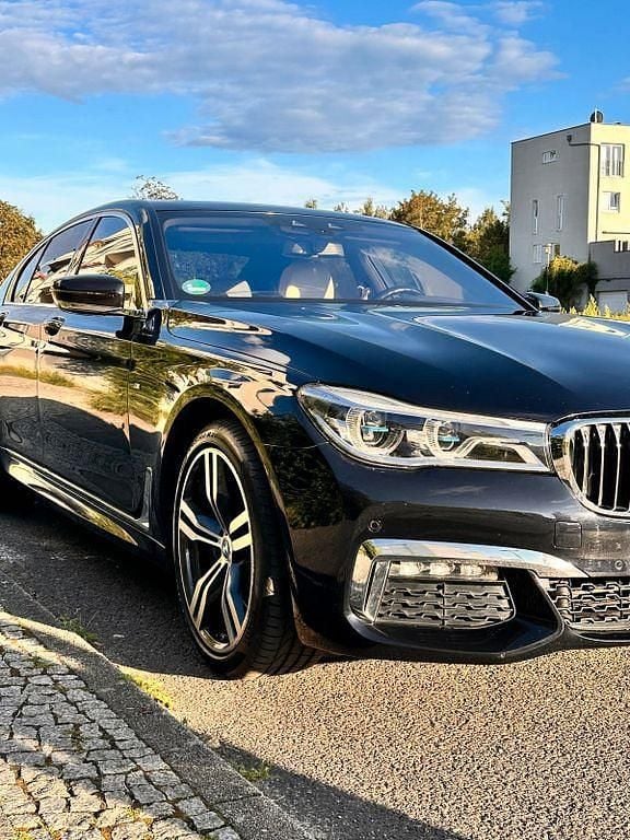 Schwarz Gebraucht 2017 BMW 740L M Sport Limousine | 37.900 € (Fairer Preis) - Bild 1/4