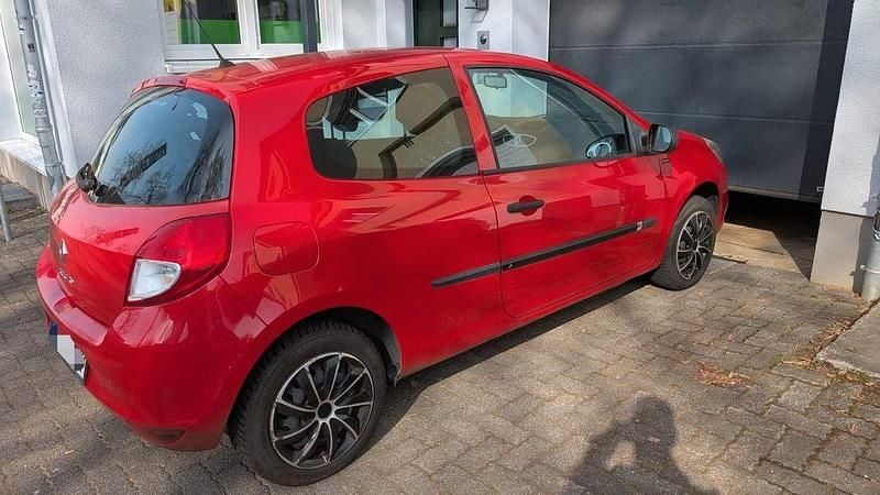 Usata Renault Clio II Expression 75 CV (55 kW) 2011 Rosso Berlina