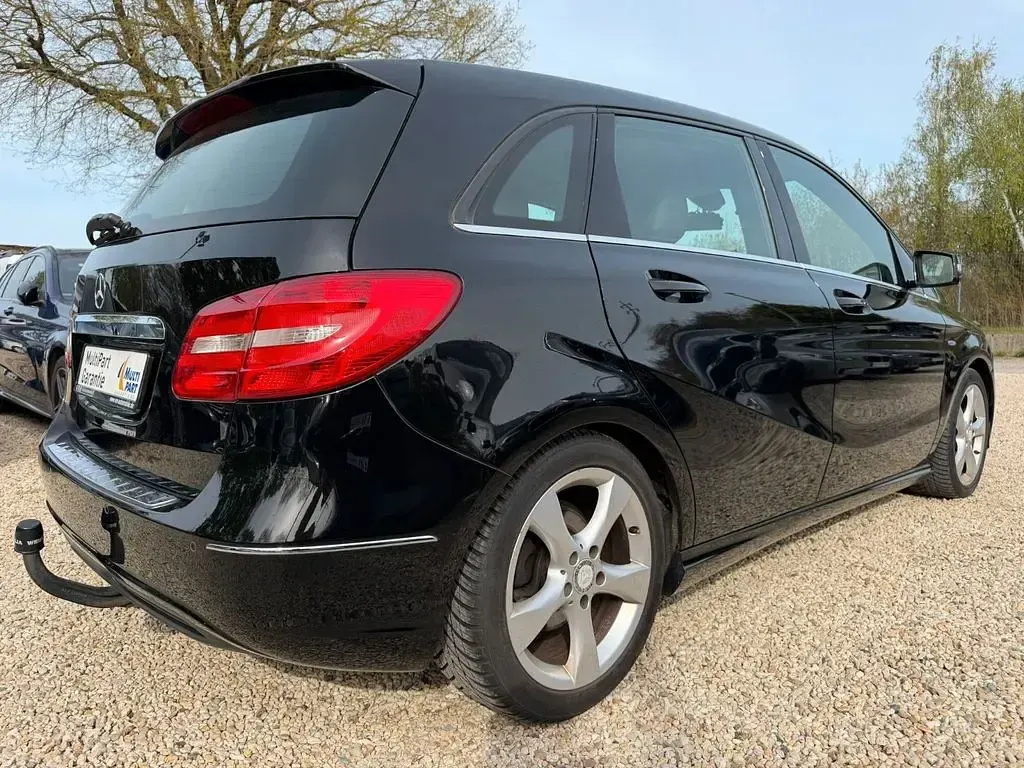 Second-hand Mercedes B200 156 CP (114 kW) 2012 Negru Monovolum