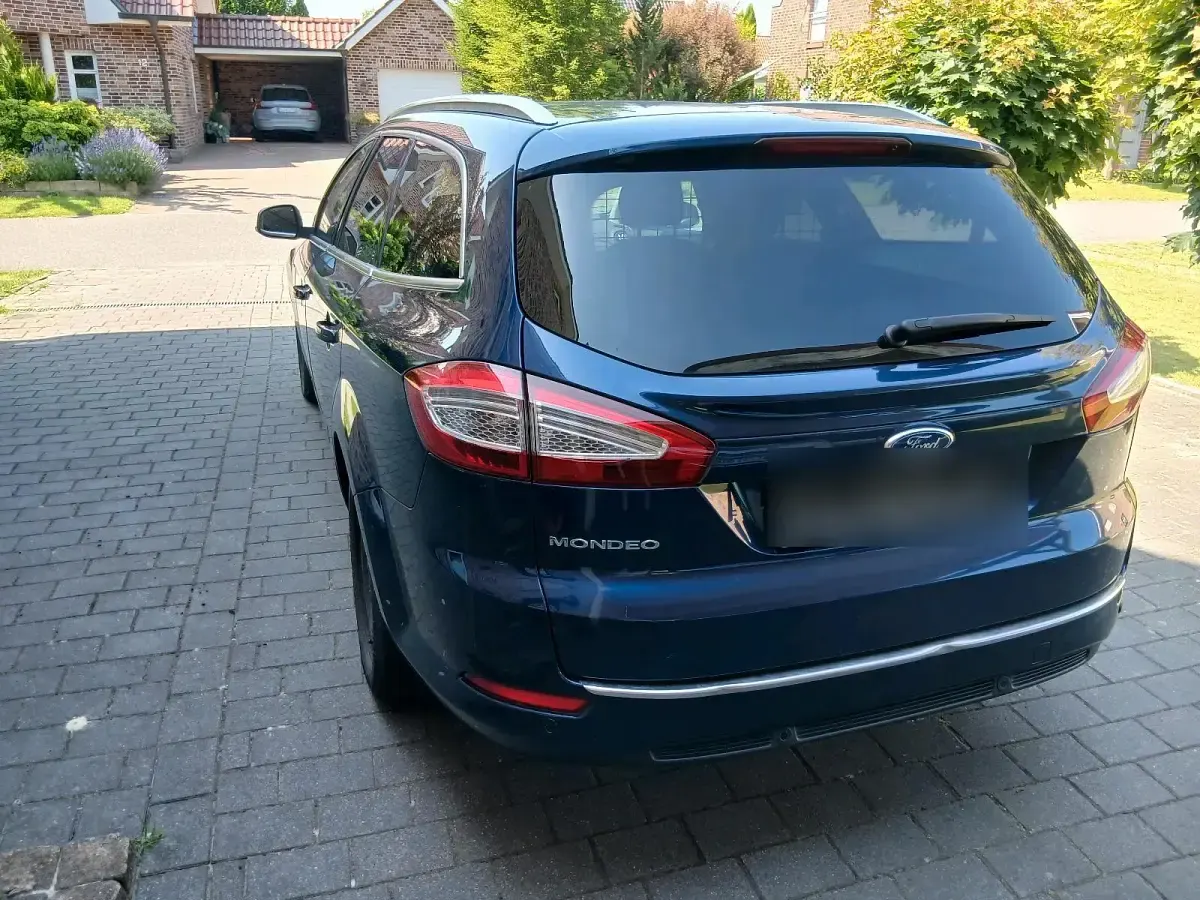 Gebraucht Ford Mondeo 140 PS (102 kW) 2012 Blau Kombi