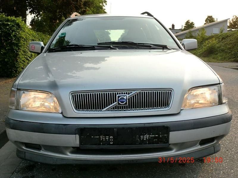 Gebraucht Volvo V40 122 PS (89 kW) 1999 Silber Kombi