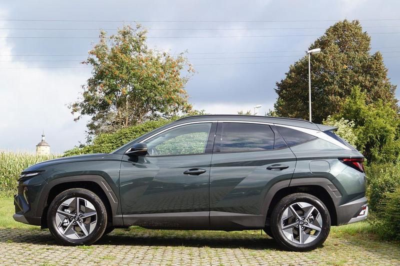Neu Hyundai Tucson 215 PS (158 kW) 2025 Grün SUV
