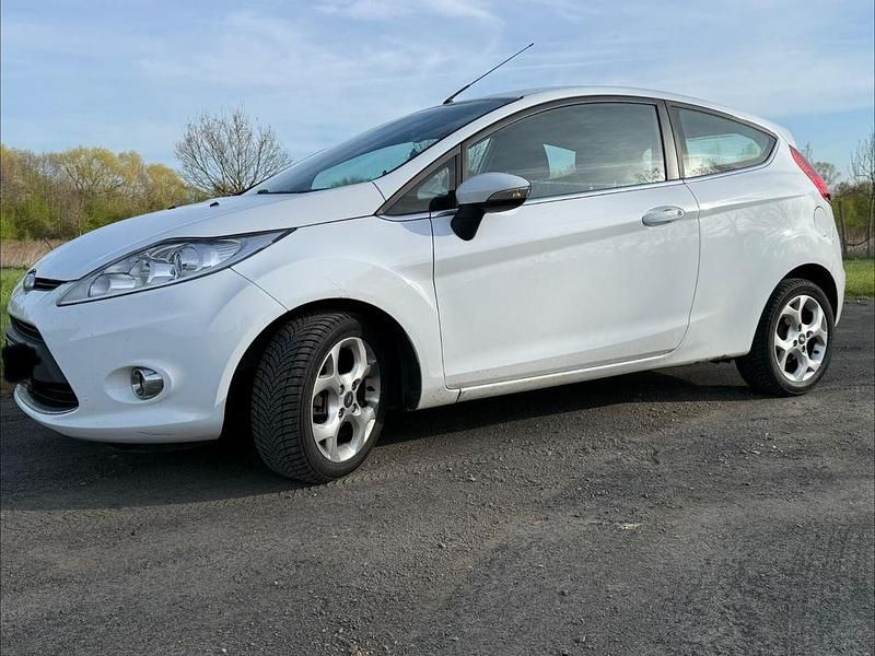 Gebraucht Ford Fiesta Trend 82 PS (60 kW) 2009 Weiß Kleinwagen