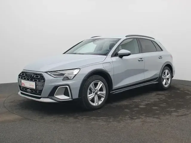 Gebraucht Audi A3 e-tron Ambiente 204 PS (150 kW) 2025 Pfeilgrau perleffekt Kleinwagen