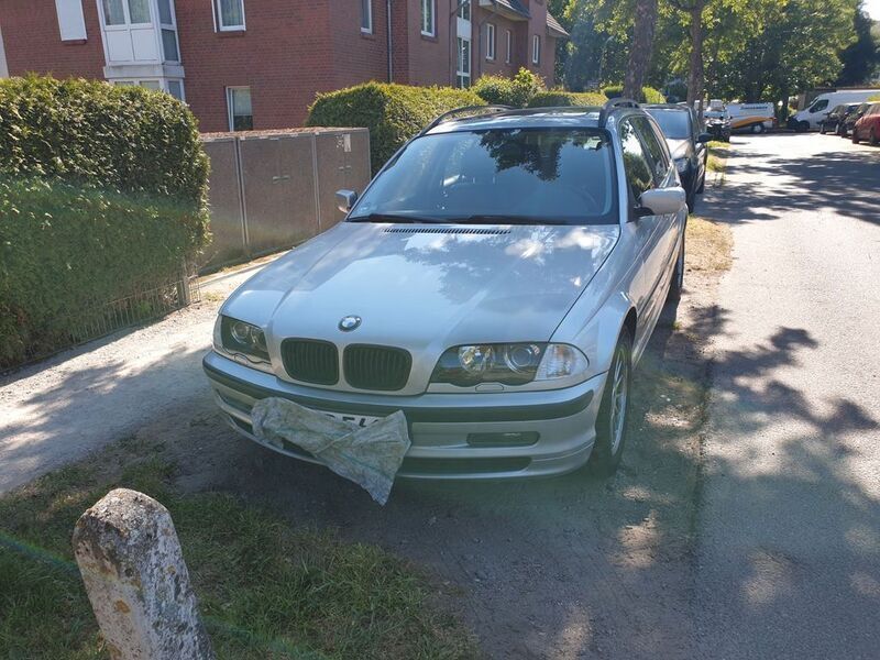 Grau Gebraucht 2001 BMW 320 Sport Line Kombi | 1.850 € (Superpreis) - Bild 1/4