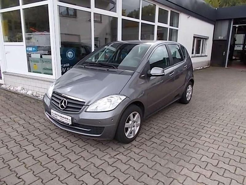 Mountaingrau Gebraucht 2011 Mercedes A180 Kleinwagen | 6.990 € (Etwas zu teuer) - Bild 1/4