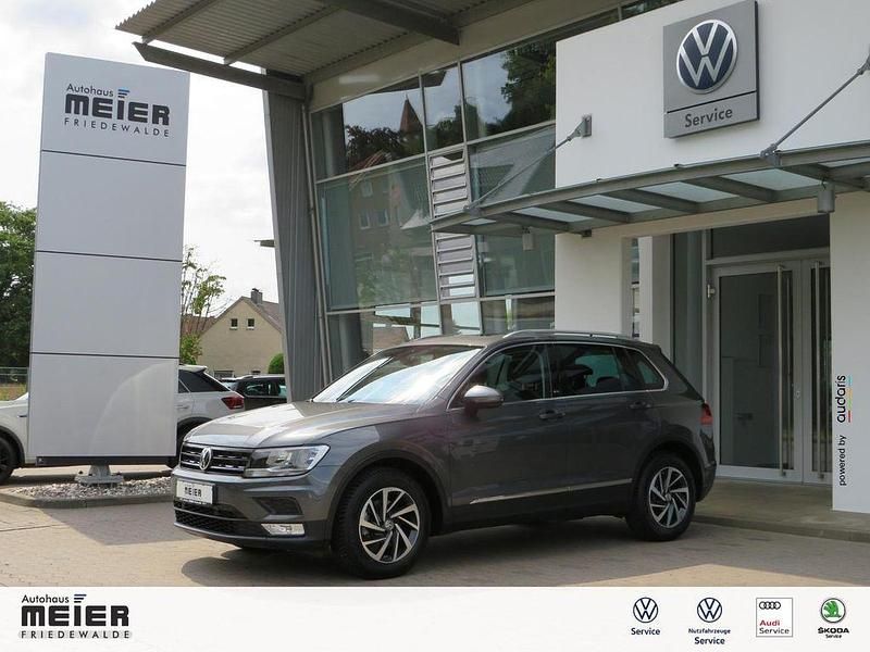 Grau Gebraucht 2017 VW Tiguan Sound SUV | 20.940 € (Fairer Preis) - Bild 1/4