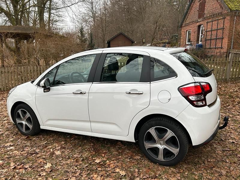 Gebraucht Citroën C3 82 PS (60 kW) 2016 Weiß Kleinwagen