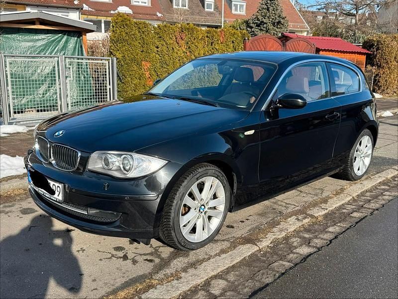 Schwarz Gebraucht 2009 BMW 123 Coupé Sport Line Coupé | 3.990 € (Superpreis) - Bild 1/4