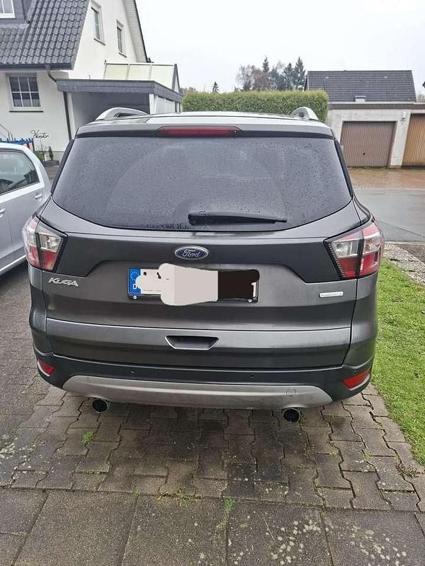 Gebraucht Ford Kuga Titanium 150 PS (110 kW) 2017 Grau SUV