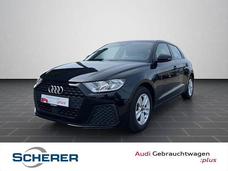 Schwarz (metallic) Gebraucht 2024 Audi A1 Sportback Comfort Kleinwagen | 18.380 € (Superpreis) - Bild 1/4