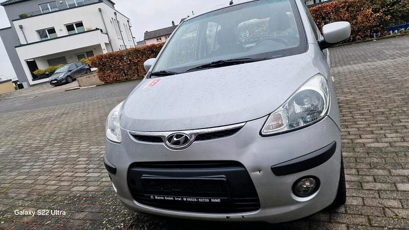 Silber Gebraucht 2010 Hyundai i10 Kleinwagen | 1.950 € - Bild 1/4