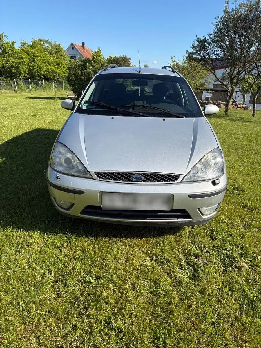Gebraucht Ford Focus Ghia 101 PS (74 kW) 2004 Schwarz Kombi
