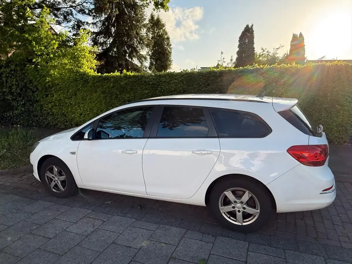 Gebraucht Opel Astra 110 PS (80 kW) 2016 Weiß Kombi