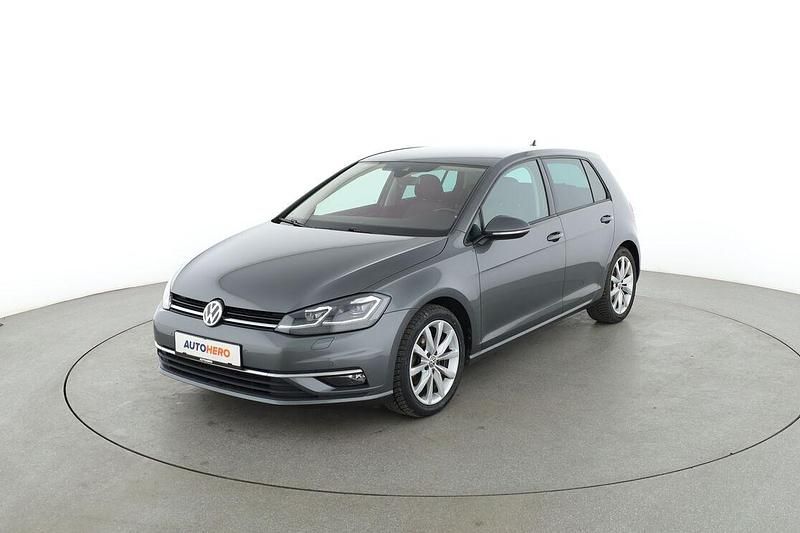 Grau Gebraucht 2019 VW Golf VII Highline Limousine | 18.460 € (Fairer Preis) - Bild 1/3