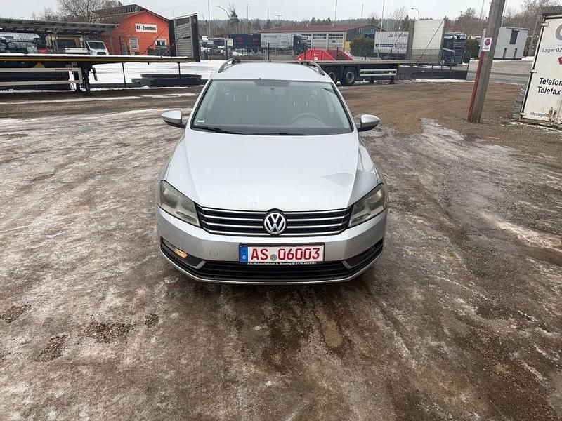 Gebraucht VW Passat Comfortline 140 PS (102 kW) 2011 Silber Limousine