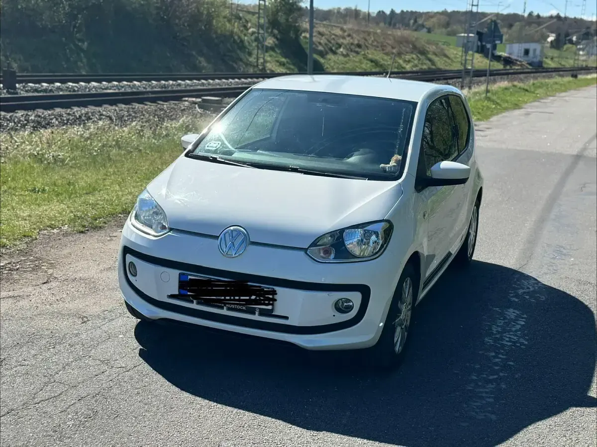 Second-hand VW up! CLUB 60 CP (44 kW) 2016 Alb Hatchback
