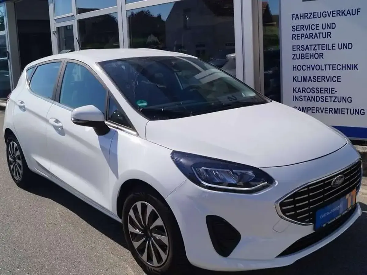 Gebraucht Ford Fiesta Titanium 101 PS (74 kW) 2023 Frostweiß Kleinwagen