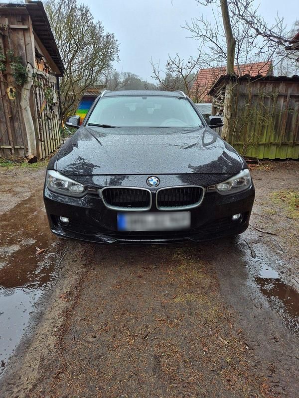 Gebraucht BMW 318 143 PS (105 kW) 2013 Schwarz Kombi