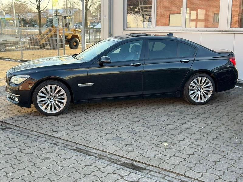 Gebraucht BMW 740 Performance 313 PS (230 kW) 2014 Schwarz Limousine