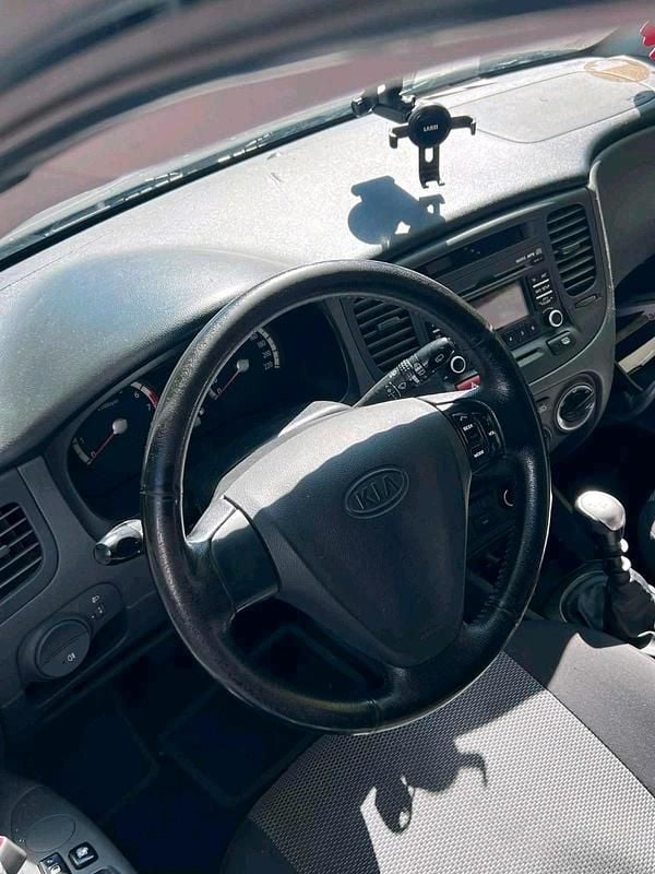 Second-hand Kia Rio 97 CP (71 kW) 2009 Negru Hatchback