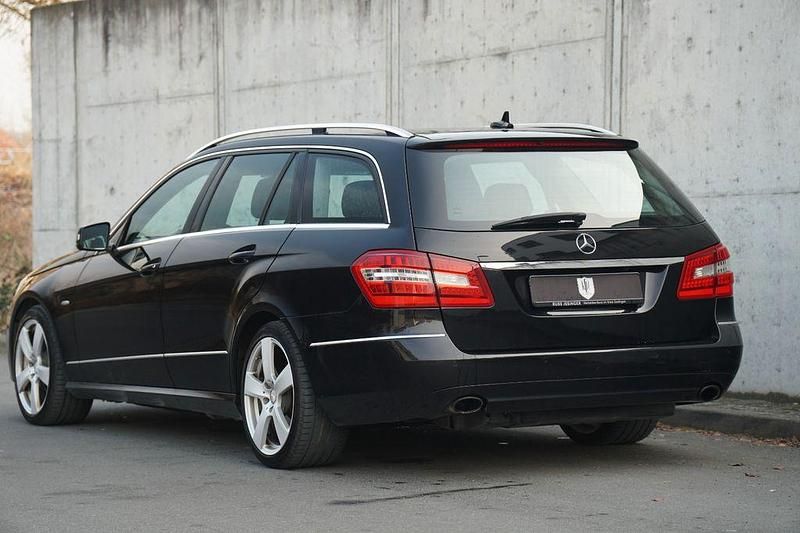 Used Mercedes E300 Avantgarde 231 HP (169 kW) 2011 Black Sedan