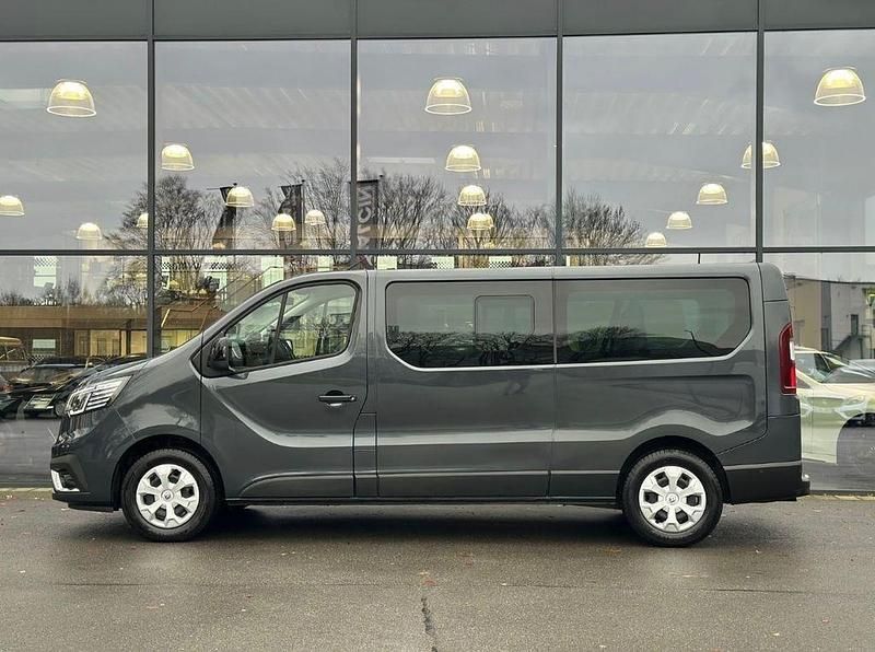 Gebraucht Renault Trafic Life 145 PS (106 kW) 2022 Grau Van / Kleinbus