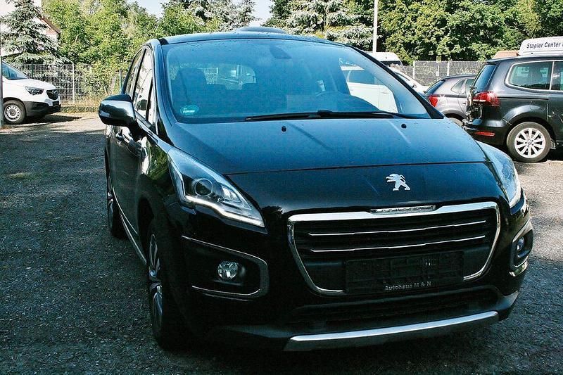 Schwarz Gebraucht 2015 Peugeot 3008 Style Van / Kleinbus | 8.990 € (Teuer) - Bild 1/4