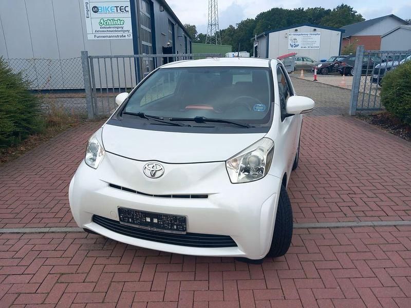 Weiß Gebraucht 2011 Toyota iQ Kleinwagen | 4.400 € (Fairer Preis) - Bild 1/4