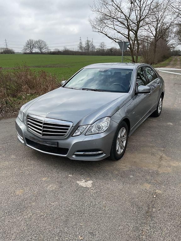 Gebraucht Mercedes E200 136 PS (100 kW) 2011 Grau Limousine
