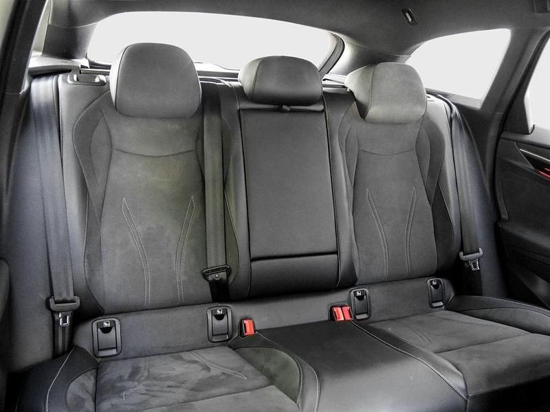 Gebraucht VW ID.7 Pro 210 kW (286 PS) 2025 Rot Kombi