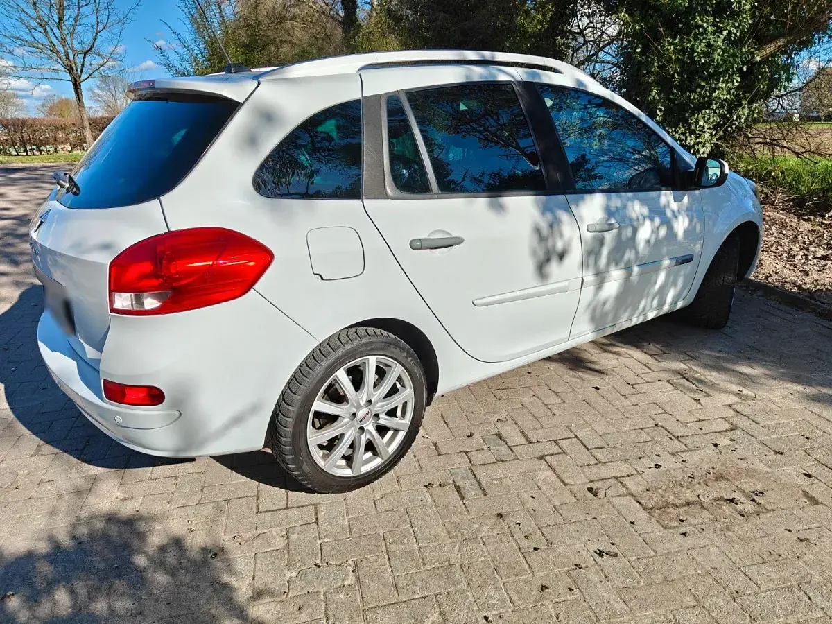 Gebraucht Renault Clio GrandTour Dynamique 88 PS (64 kW) 2009 Weiß Kombi