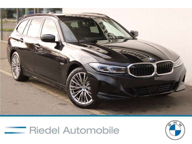 Saphirschwarz metallic Gebraucht 2022 BMW 330e Sport Line Kombi | 34.380 € (Fairer Preis) - Bild 1/3