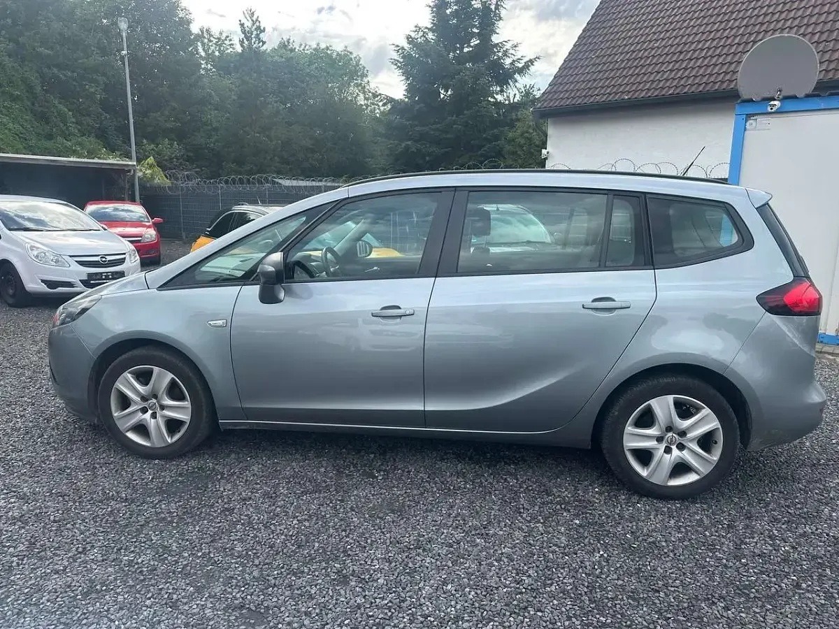 Gebraucht Opel Zafira Tourer Edition 116 PS (85 kW) 2013 Silbersee/perl silber (m2) Van / Kleinbus