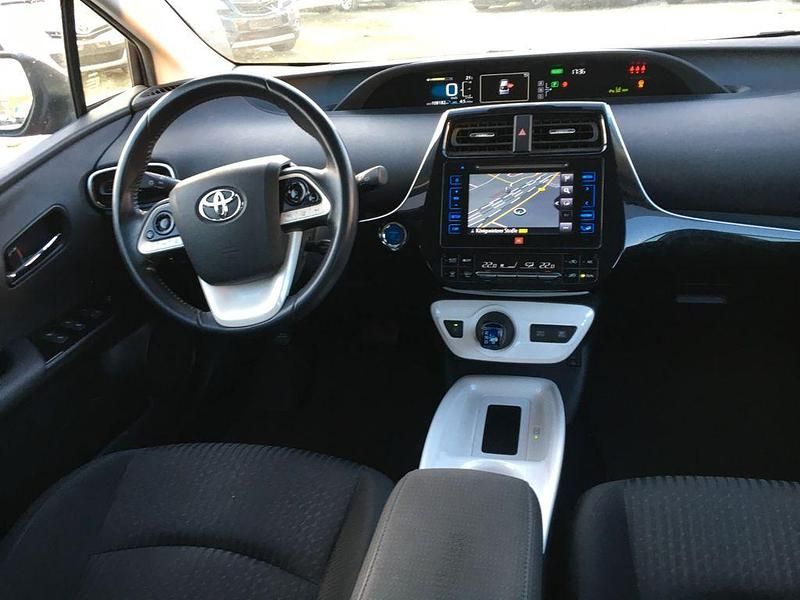 Gebraucht Toyota Prius Executive 98 PS (72 kW) 2016 Rot Limousine