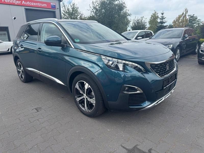 Grün Gebraucht 2018 Peugeot 5008 Allure Van / Kleinbus | 15.800 € (Superpreis) - Bild 1/4