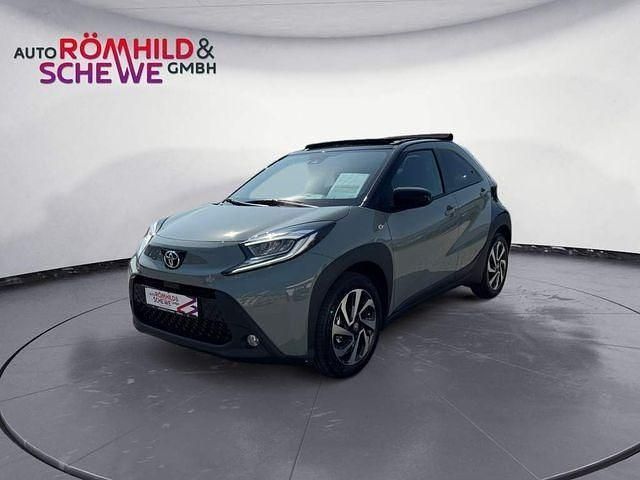 Grau Neu 2025 Toyota Aygo X SUV | 21.390 € (Teuer) - Bild 1/4