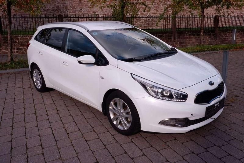 Gebraucht Kia Ceed 128 PS (94 kW) 2015 Weiß Kleinwagen